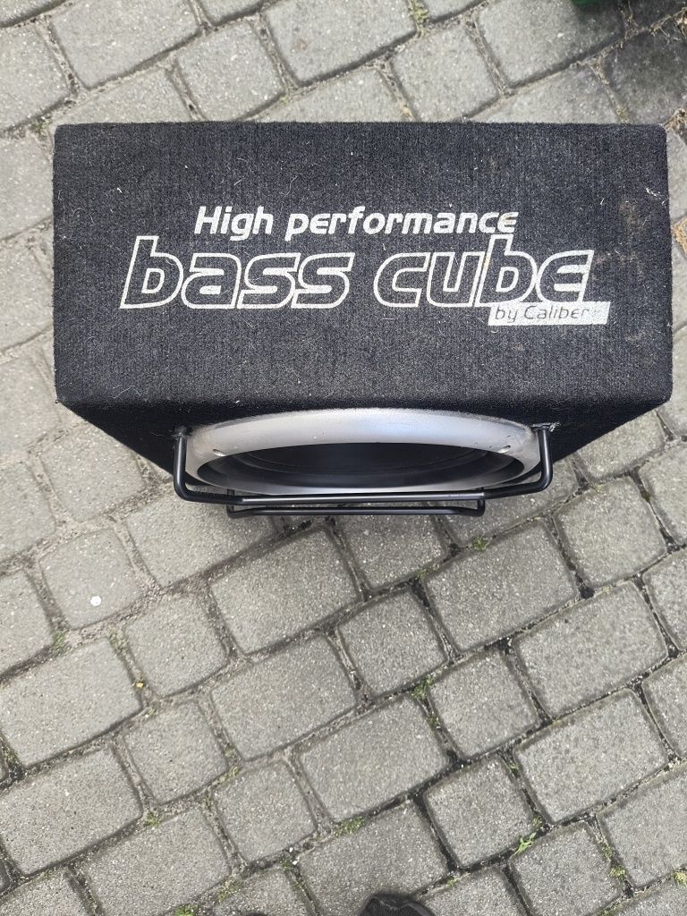 Tuba z wbudowanym wzmacniaczem 600 W