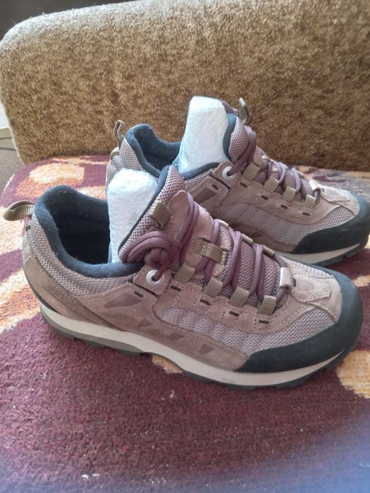 Кросівки і для міста, і для подорожі