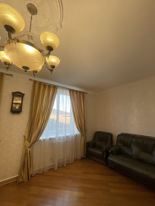 Продаж двоповерхового будинку