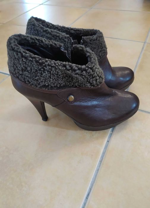 Botins de salto alto compensado, pele genuína castanho escuro, tam.39