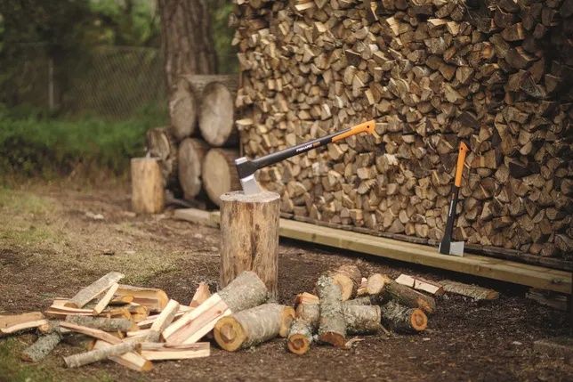 Колка,распилка,укладка дров