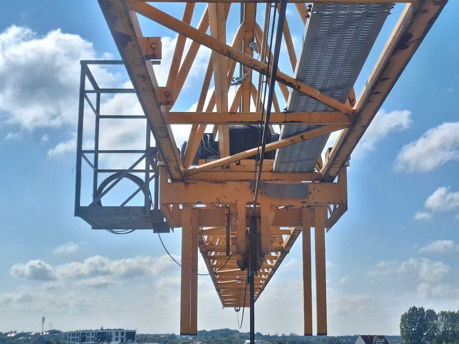 Używany dźwig żuraw Liebherr 132 EC-H8 FR Tronic 2005r