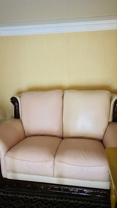 Продам шкіряний двомісний диван, натуральна шкіра