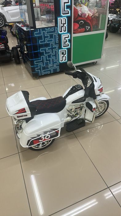 Дитячі електромобілі та мотоцикли