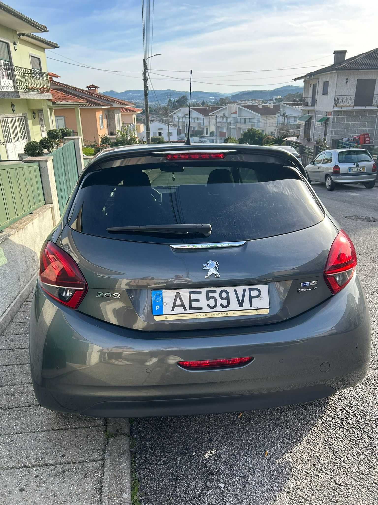 Peugeot 208 1.2 PureTech Allure | 8500€