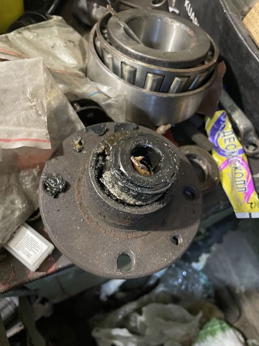 Ступица маточина ВАЗ 2101 в количестве, с подшипниками резьба идеал