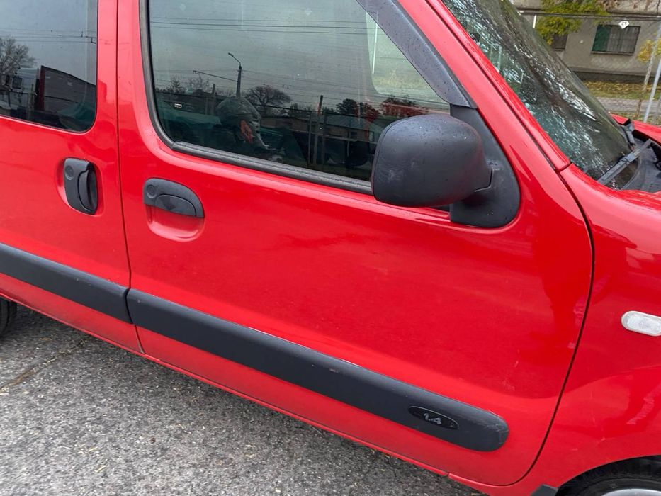 Renault Kangoo ne farbovana