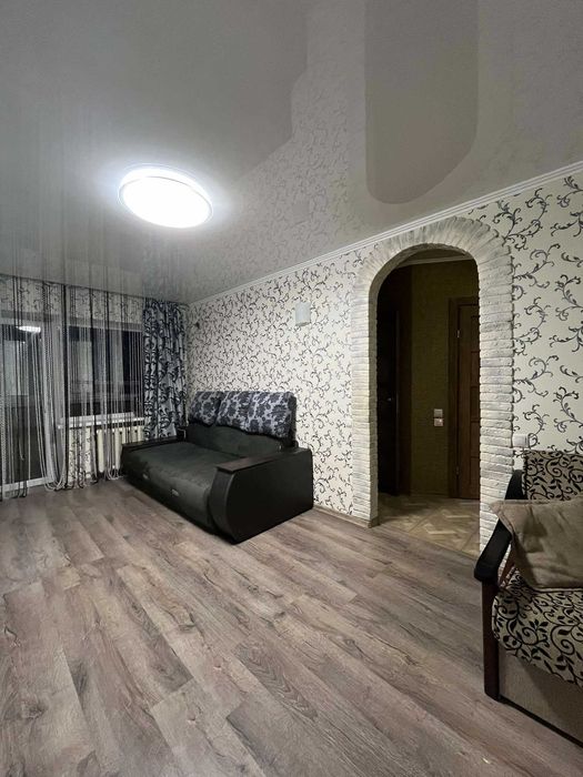 Продам 3 кім. з ремонтом по вул. М.Гончарівська, 1