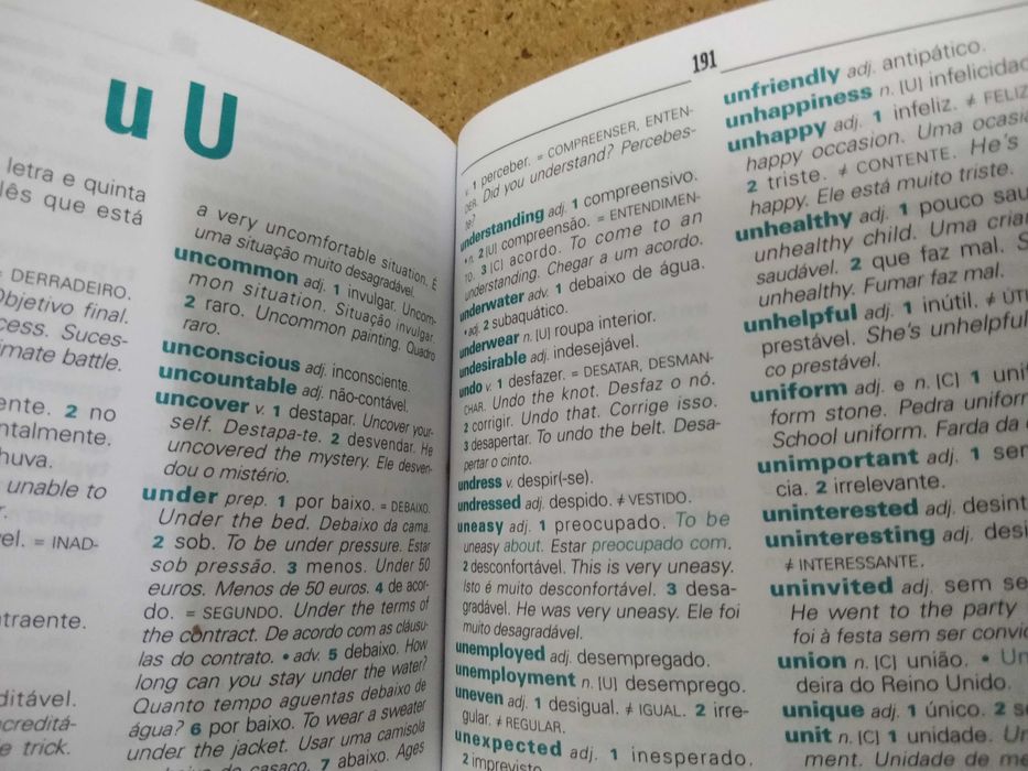 Dicionário escolar 2ºciclo Inglês / Português e  Português / Inglês