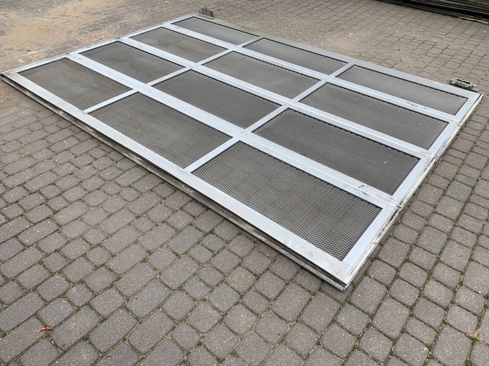 Brama 3.26x2.35 segmentowa Hormann elektryczna ażurowa