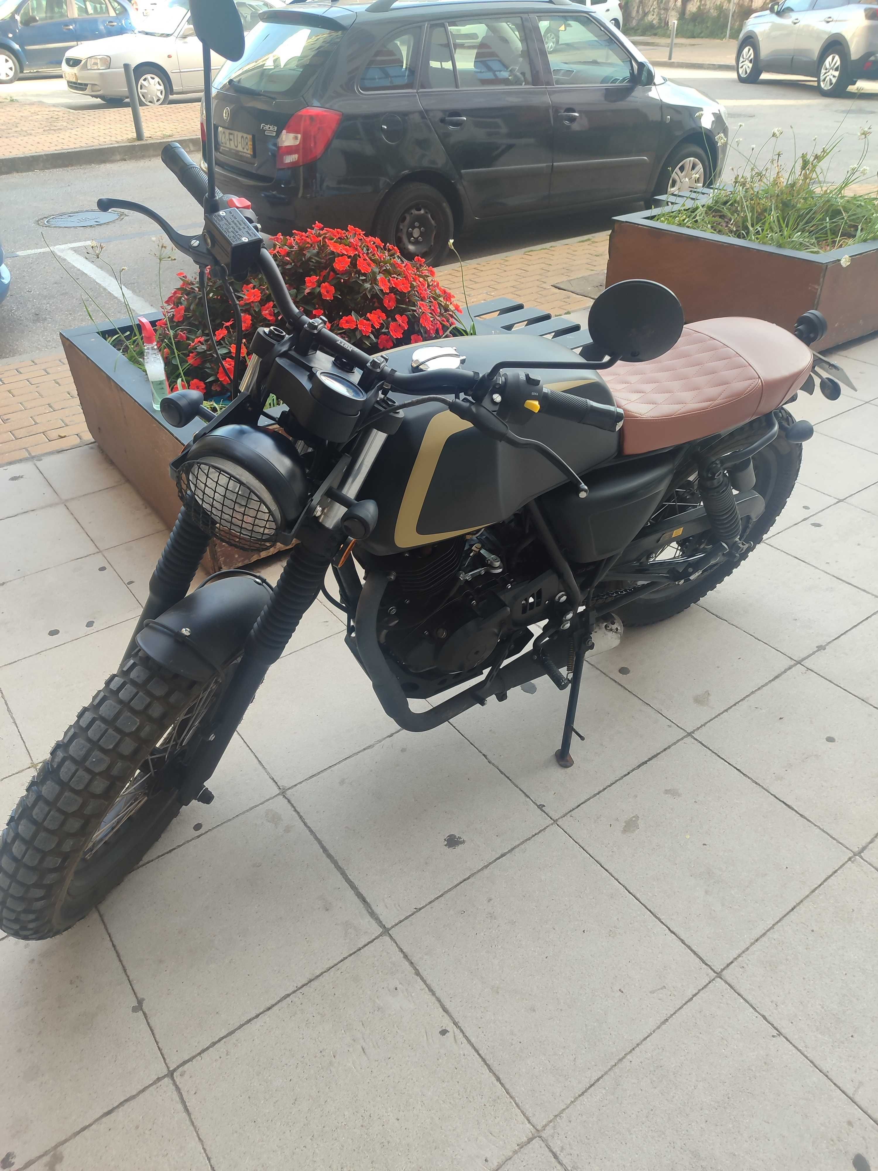 Mutt Fat Sabbath Cafe Racer 250CC