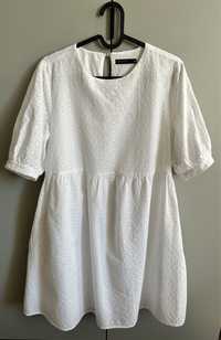 Biała haftowana sukienka ażurowa cotton Mohito 38