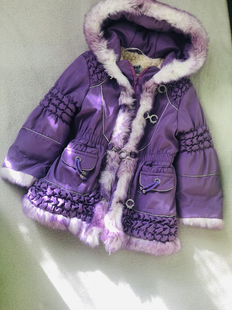 Зимова Куртка, корточка на дівчинку