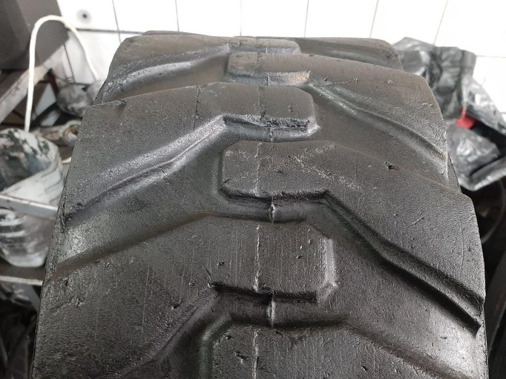 Opona używana przemysłowa 23x8.8.50-12 ; 220/60-12 KENDA 130zł W4216