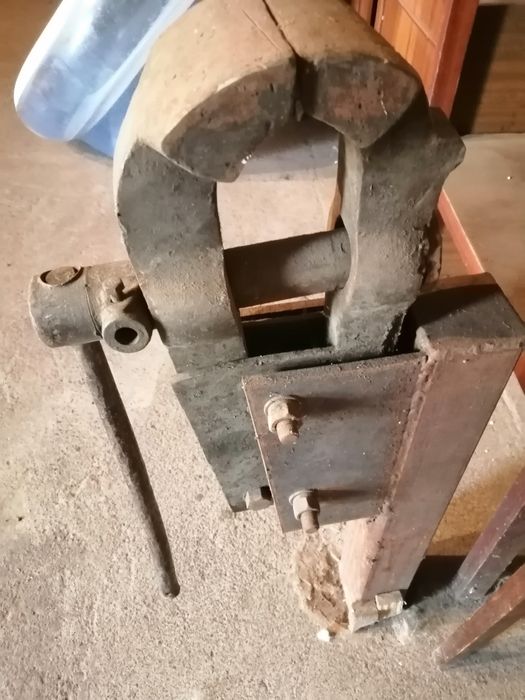 Продам тиски кузнечные