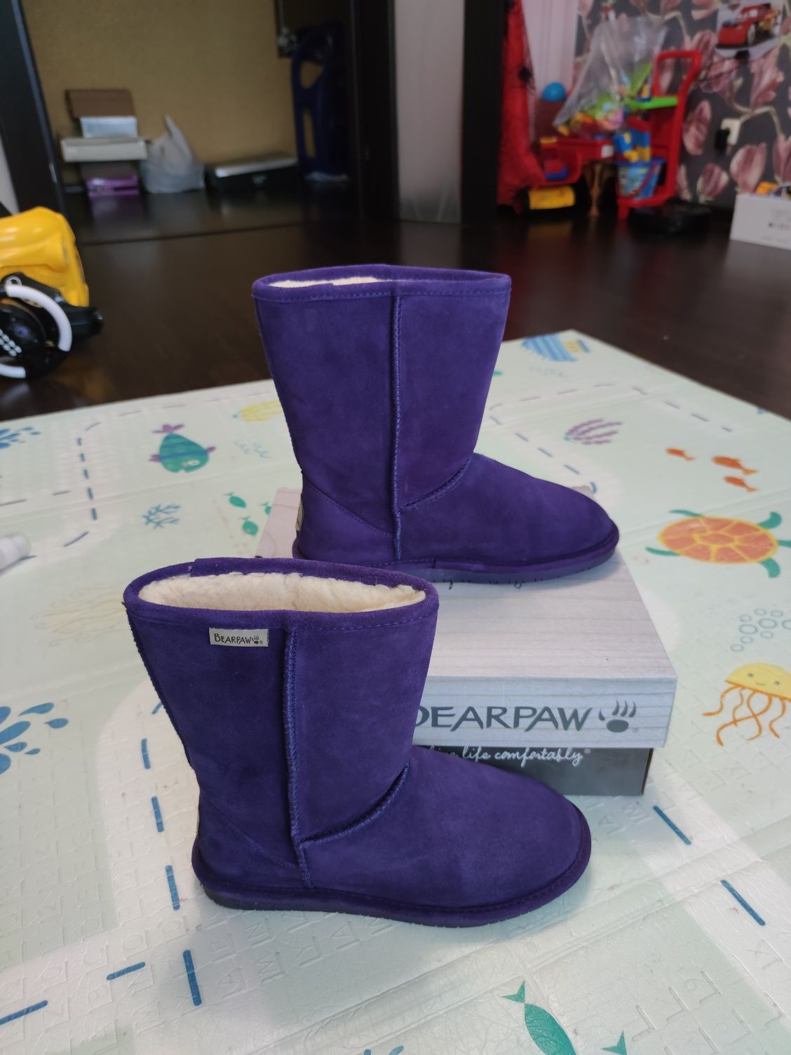 Женские сапоги Bearpaw 39.5eu 8.5us