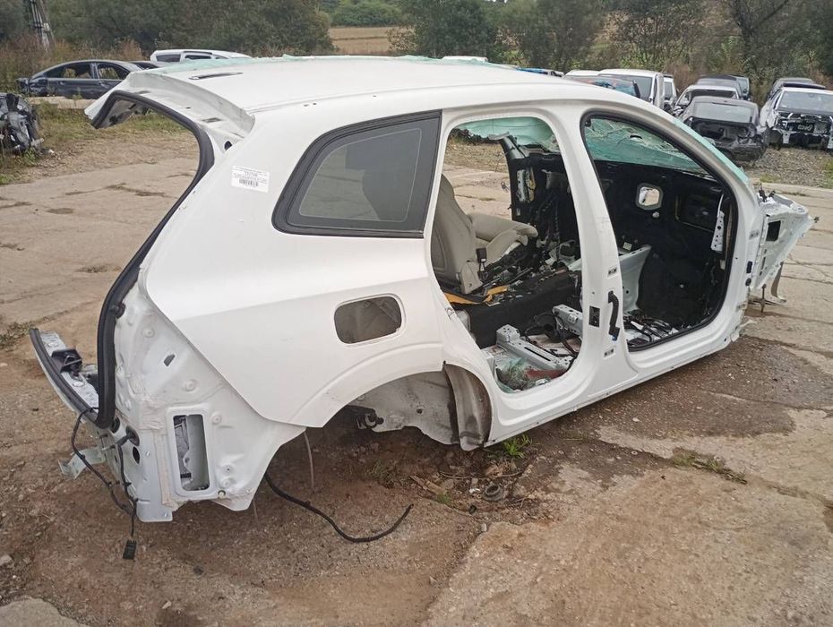 KAROSERIA ĆWIARTKA BŁOTNIK TYŁ PRAWY PRÓG DACH PODŁUŻNICA LEWY PRAWY  VOLVO XC60 II (246) 2017