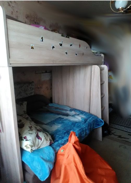 Кровать-горка со встроенным шкафом