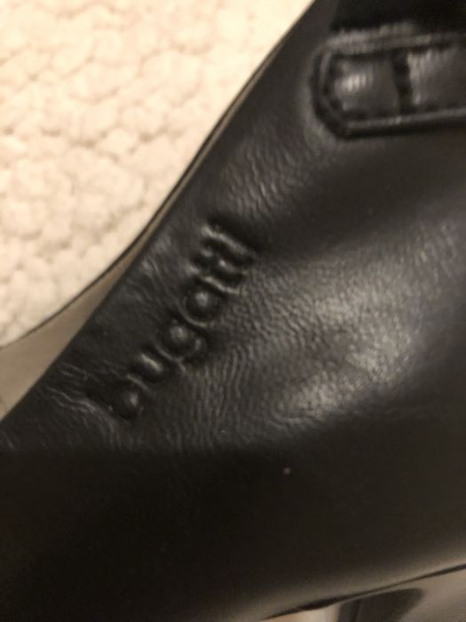 Eleganckie czółenka czarne Bugatti