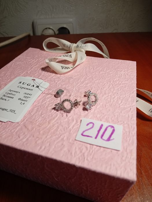 Подарйте срібні сережки жінкам 925 пр