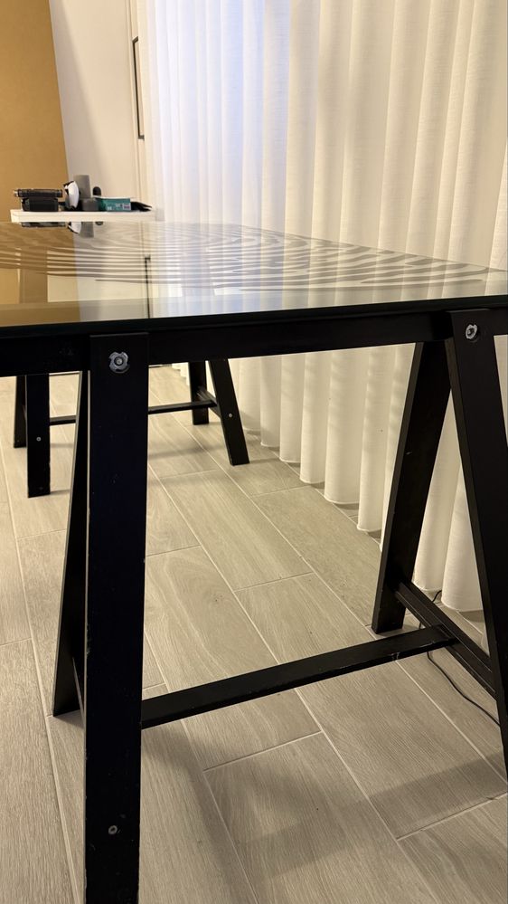 Secretaria com vidro temperado