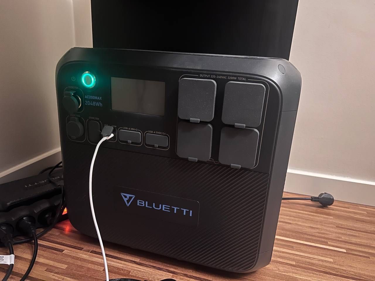 Bluetti AC200MAX Power Station