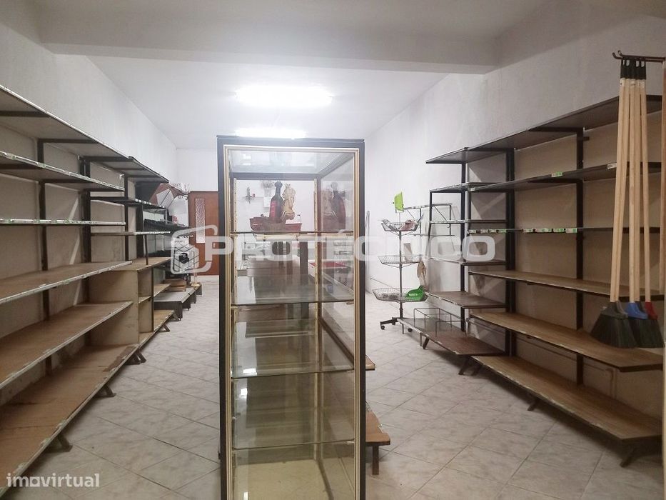 Loja c/ ótimo potencial – Aradas