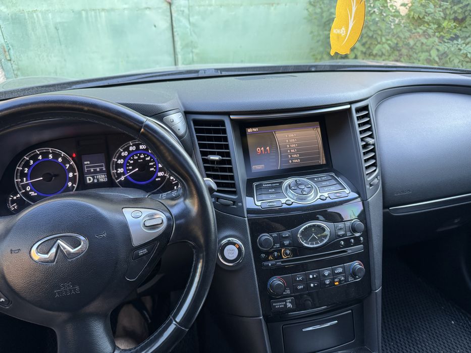 Infiniti QX70 3,7 газ/бенз 2013