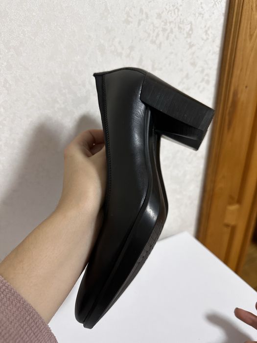 Туфлі ECCO чорні шкіряні на підборах