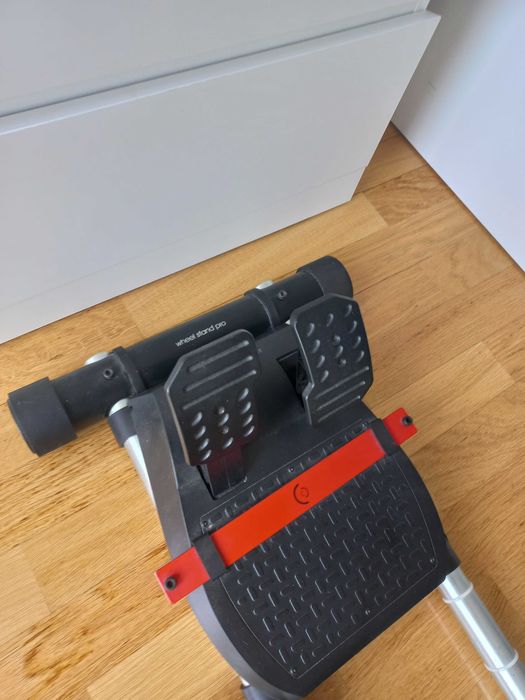 Kit Sim Racing: Thrustmaster T150 + pedais + suporte Wheel Stand Pro