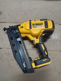 Gwoździarka DeWalt DCN660