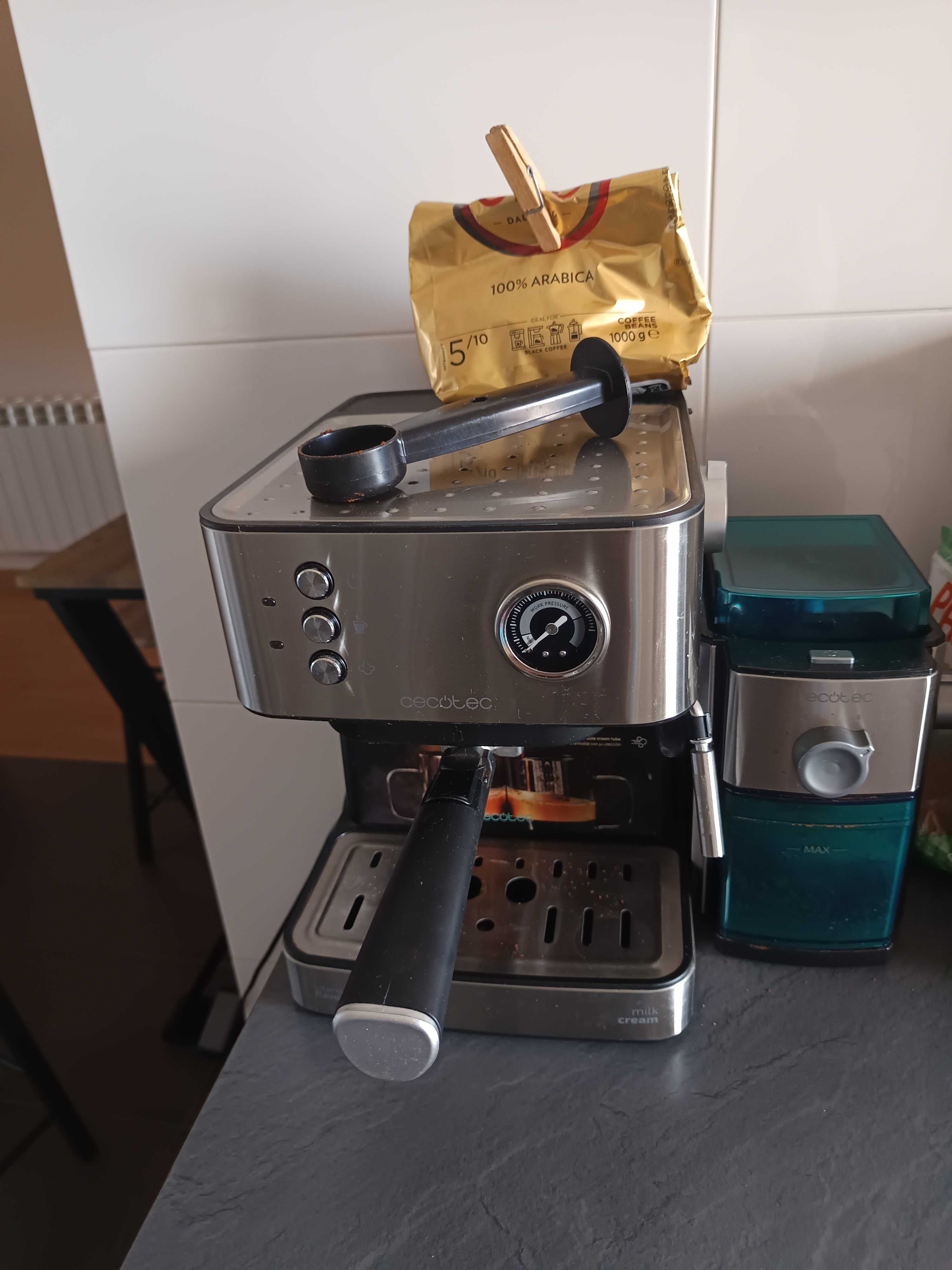 Máquina de café com moinho
