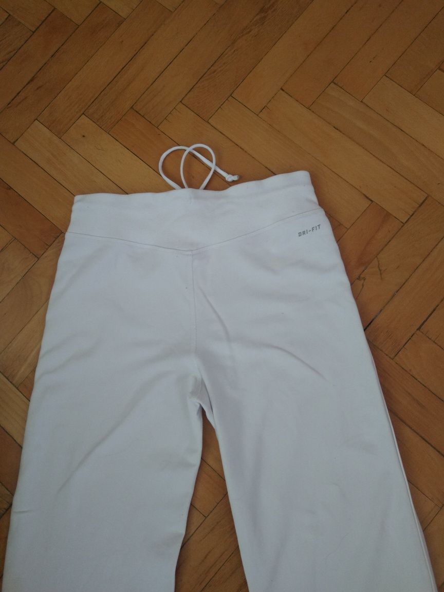Białe dresowe spodnie Nike  S