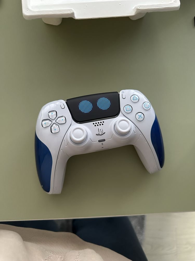 Dualsense Astro Bot Edition