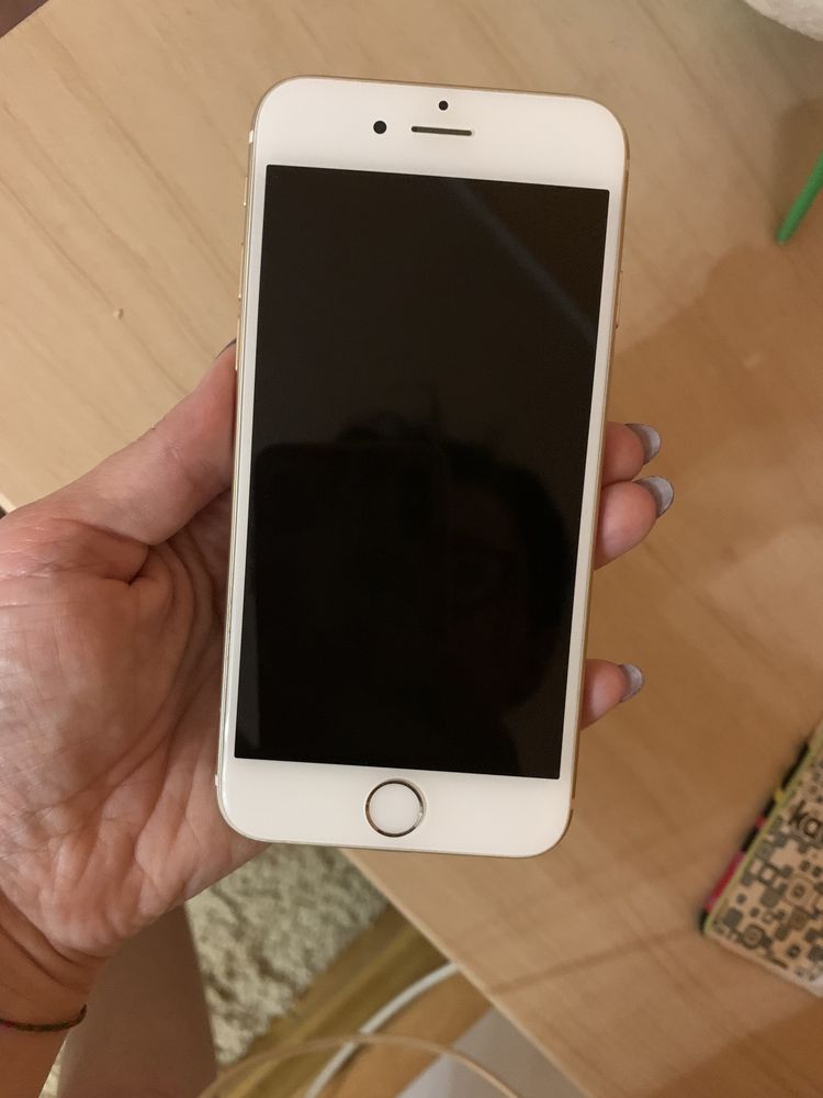 Продам IPhone 6 gold 64 гб в отличном состоянии