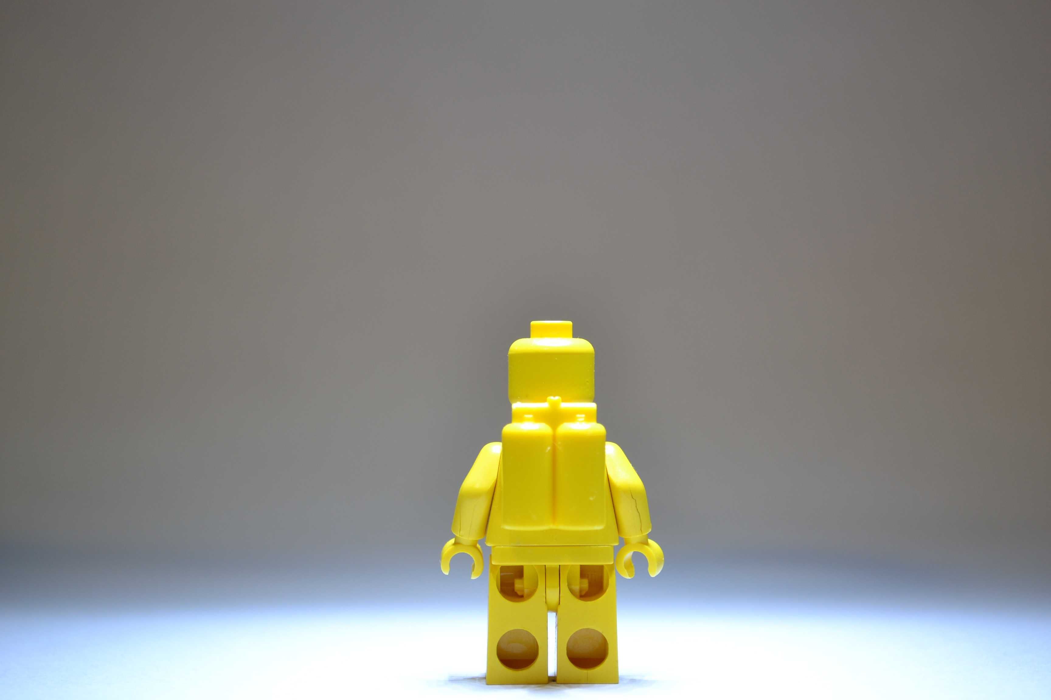 Minifigurka LEGO Classic Space - Yellow with Air Tanks