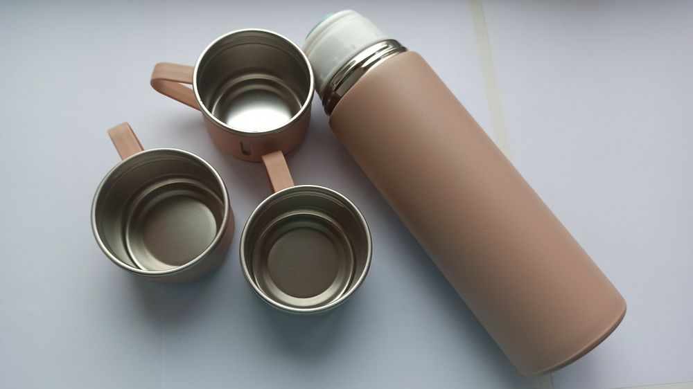 Термос із вакуумною ізоляцією з 3 чашками 500 мл