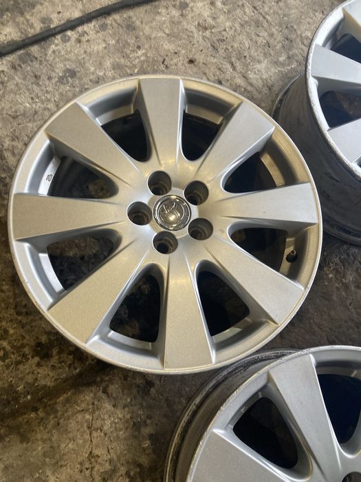 Диски оригінал Toyota avensis verso Prius Corolla lexus ct 5*100 r17