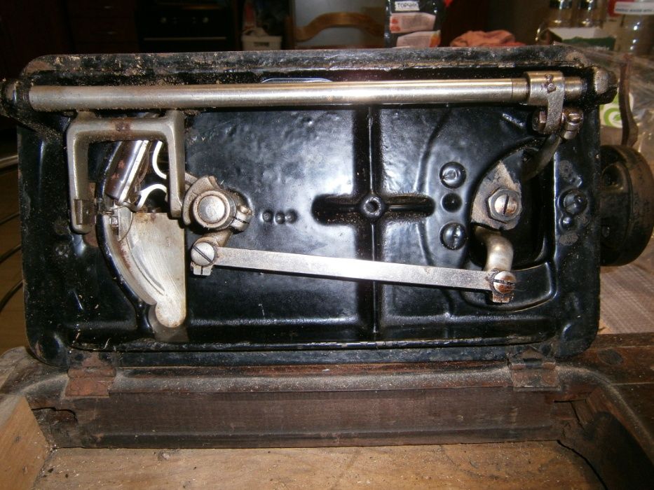 Продам старинную челночную швейную машинку Зингер
