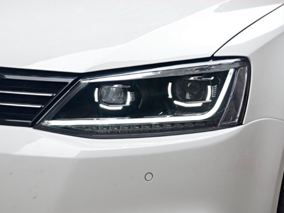 Фари  Volkswagen Jetta 2010-2017 у стилі Passat B8