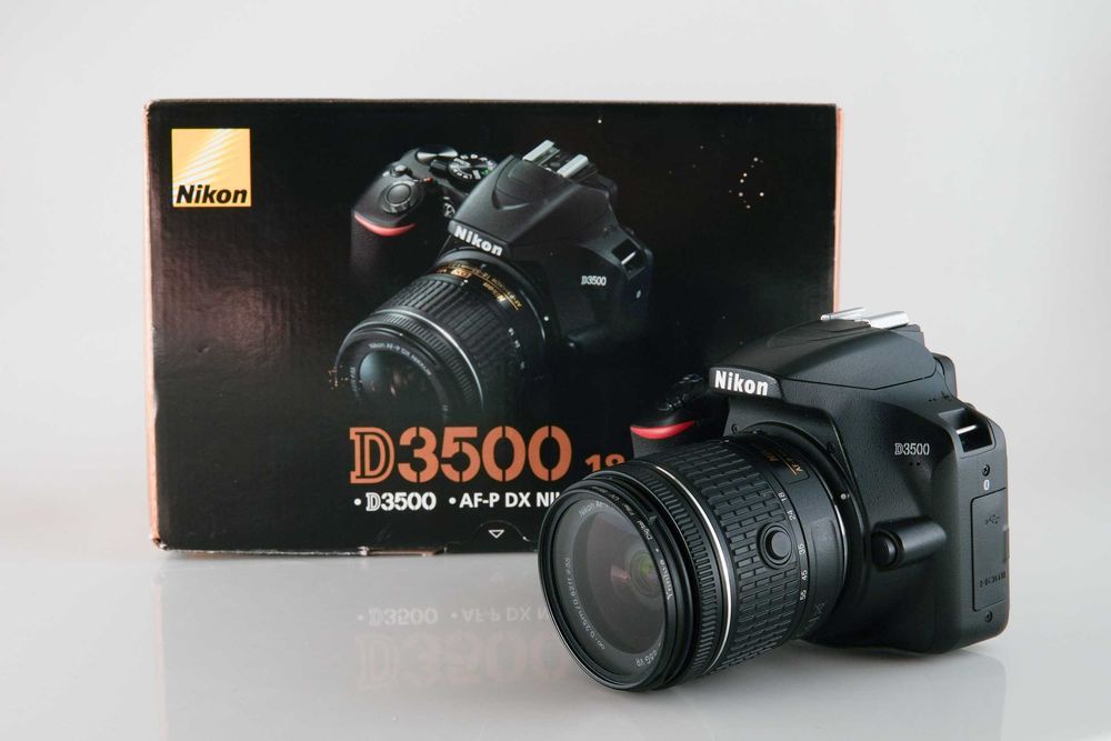 Nikon D3500 + Nikkor AF-P 18-55 VR, stan idealny, tylko 9 tys. zdjęć