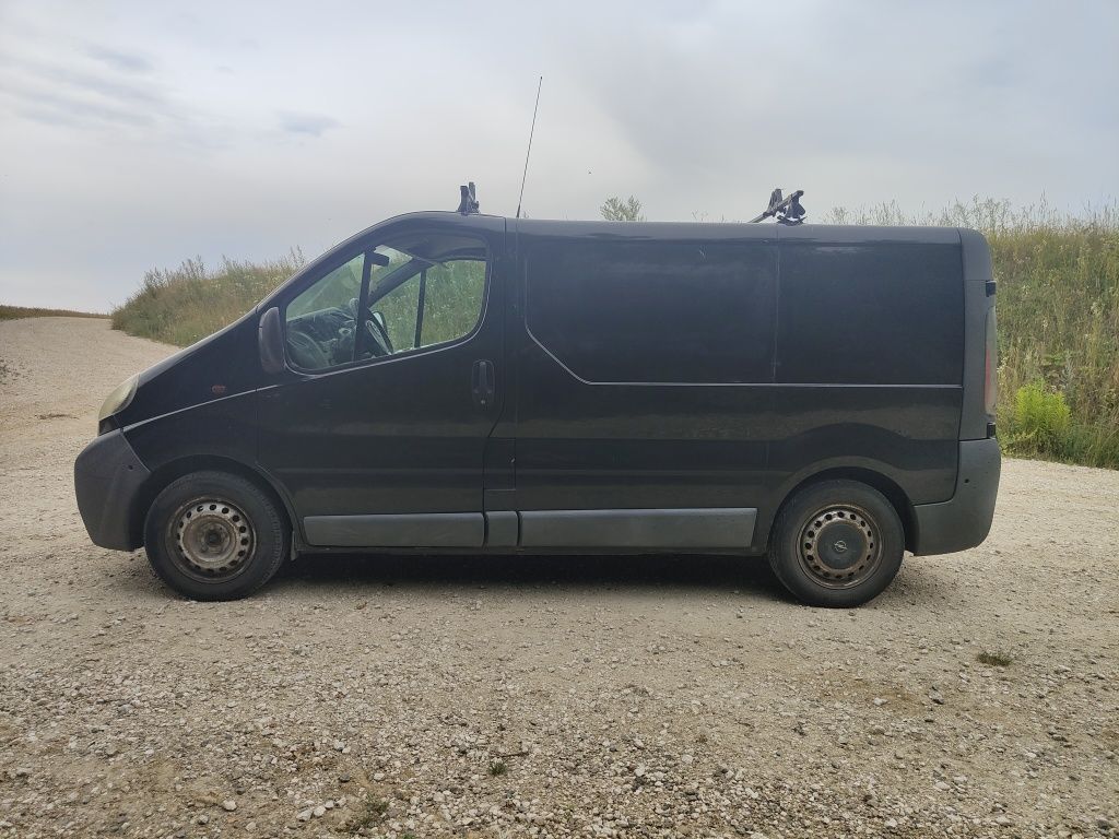 Opel Vivaro Trafic 1.9 DTi 2003r Hak Webasto Radio Bluetooth ZAMIANA