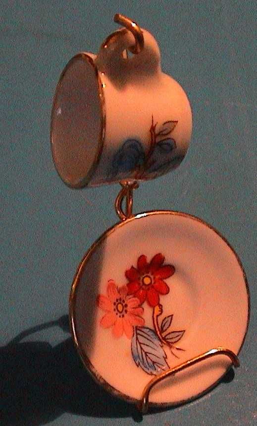 CHÁVENA com pires em PORCELANA-Micro miniatura.