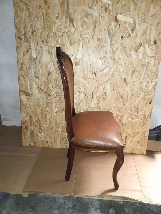 4 Cadeiras mogno e imitação pele