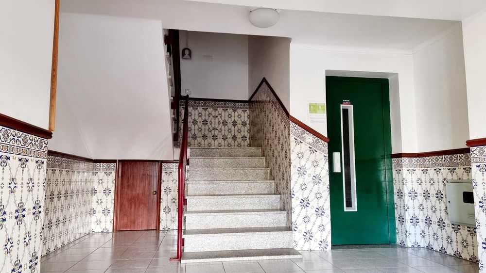 Apartamento T3, Com Lugar de Garagem e Arrumo em, VILA NOVA DE PAIVA