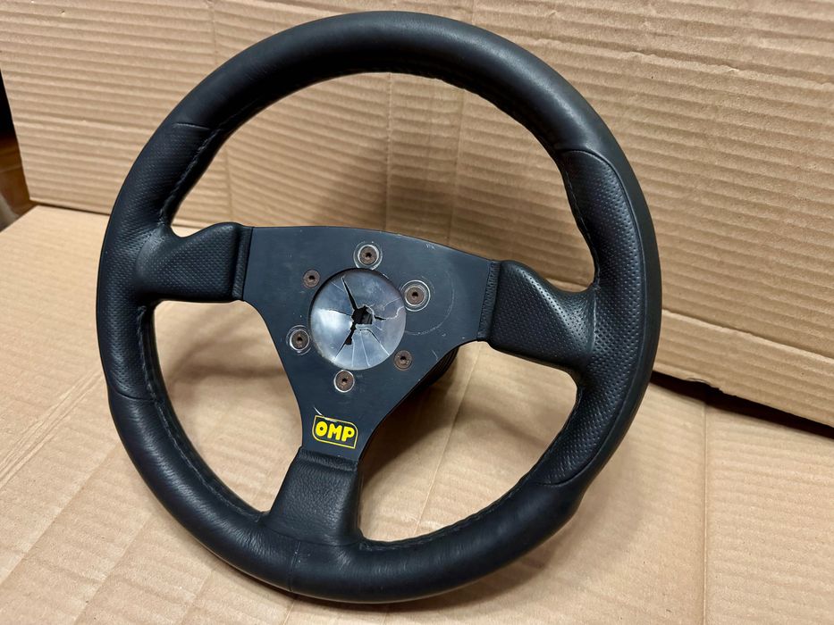 Volante desportivo OMP