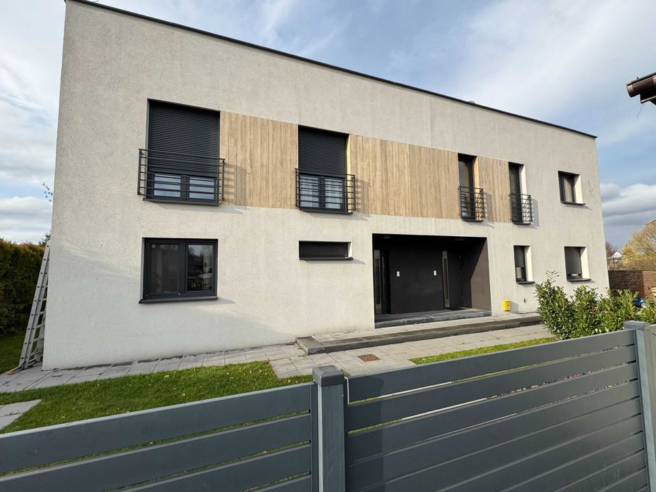 Budynek wielorodzinny (4 mieszkania) + dom z lokalem usługowym