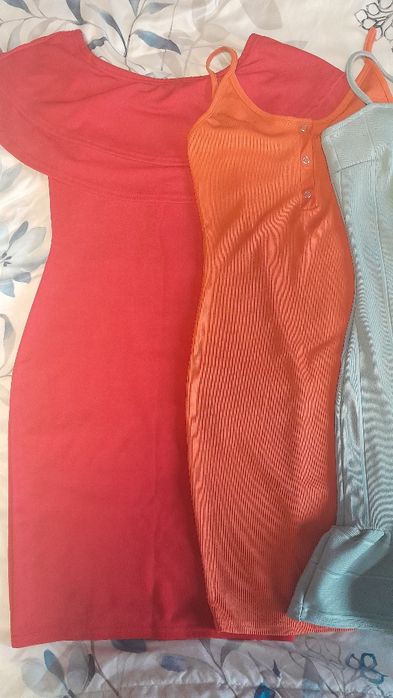 Zestaw 4 letnich sukienek xs