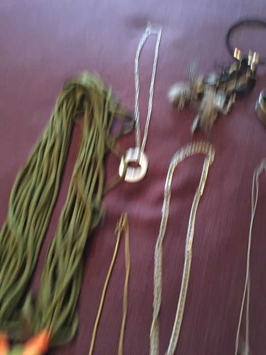 Conjunto de colares, pulseira e brincos