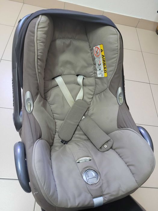 Carrinho Bebé + Ovo + Base Cadeira Maxi-Cosi (Isofix)